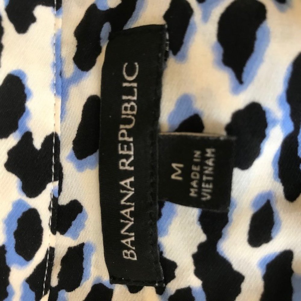 Banana Republic Blue/Black Animal Print Ruffled Front - Size M - Picture 3 of 7